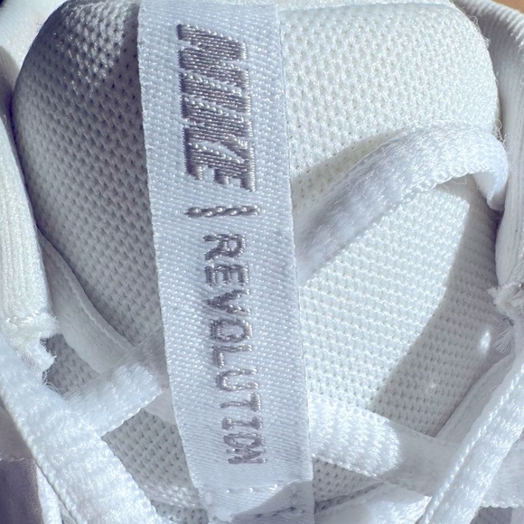 Nike Women's Revolution Running Shoe - Picture 9 of 13